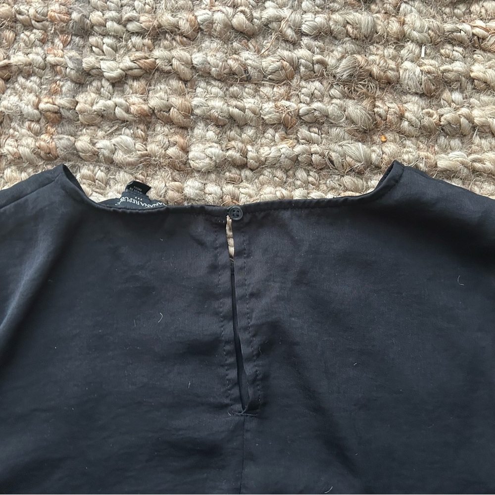 Banana Republic Black Short Sleeve Top - Picture 6 of 7